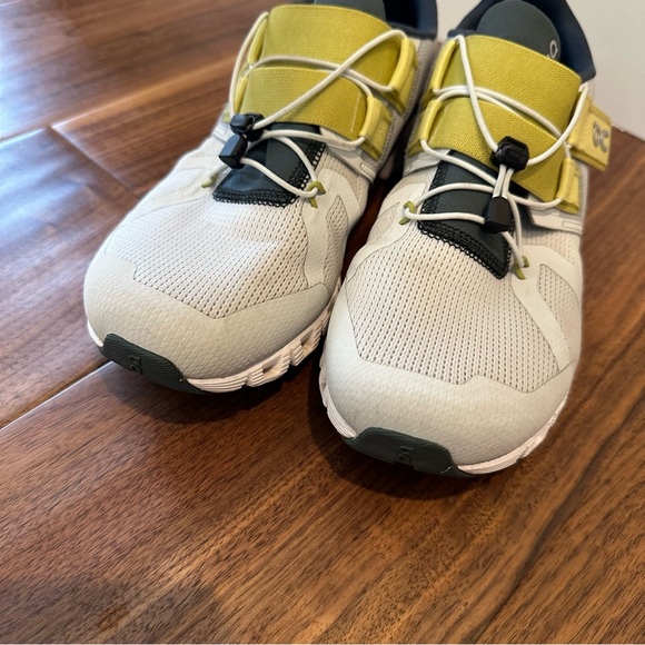 On Cloud Mens Nexus sneakers in the Glacier-Limelight colorway. - Picture 5 of 9